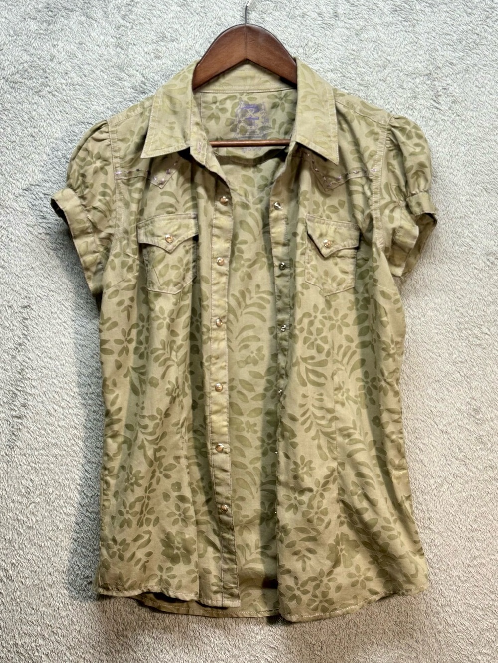 Forever 21 Light Olive Floral Short-Sleeve Button-Down Shirt